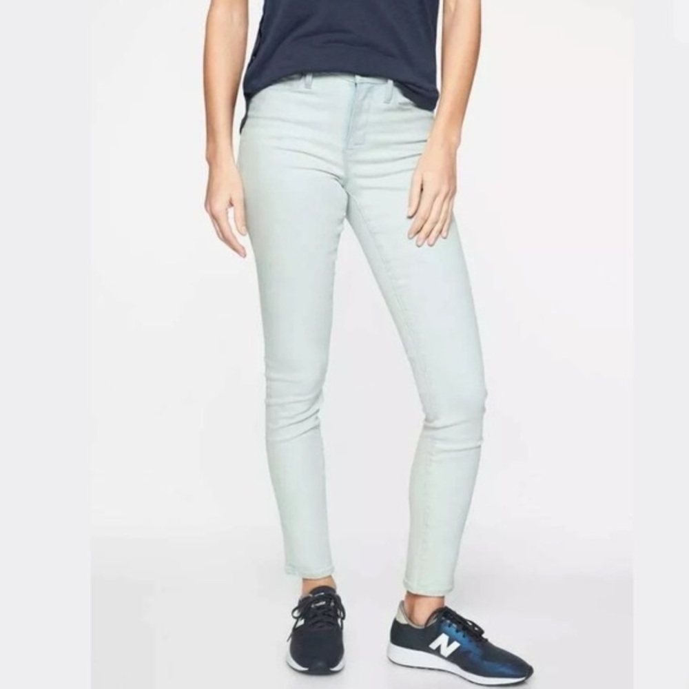 NWT Athleta Sculptek Skinny Crop Jean Glacier Wash